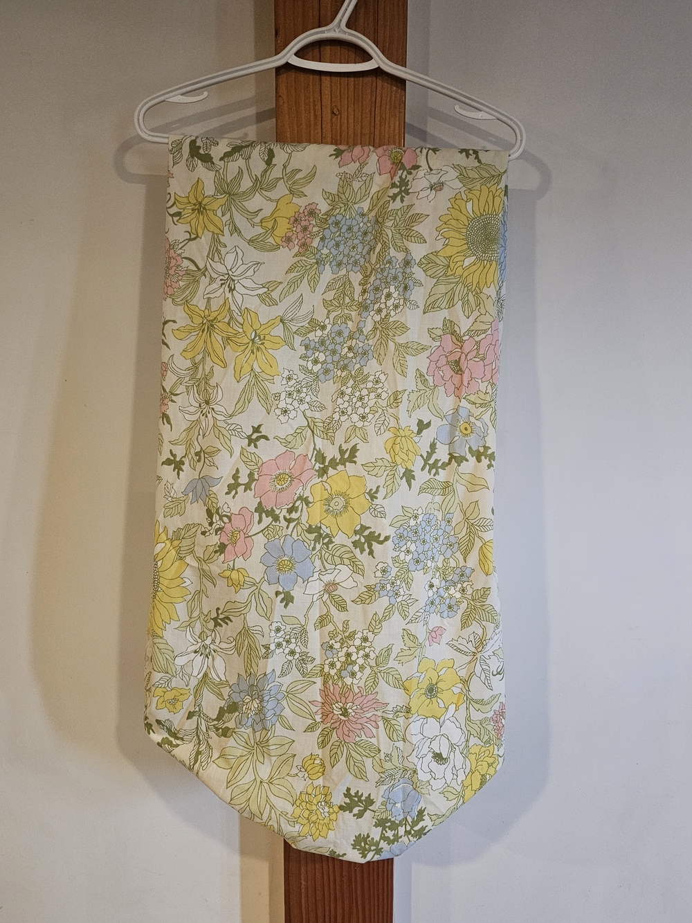 Vintage 70s Groovy Floral Cannon Queen Flat Sheet